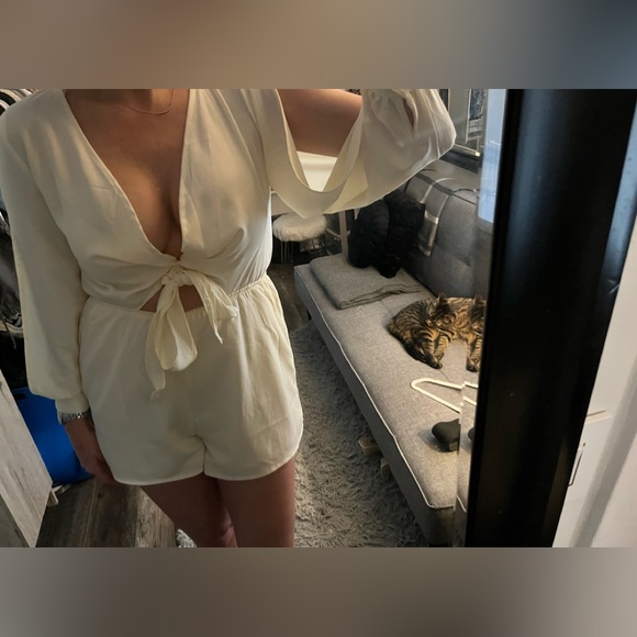 ⭐️ HOST PICK ⭐️ Sabo romper cream 6 P - Picture 6 of 11